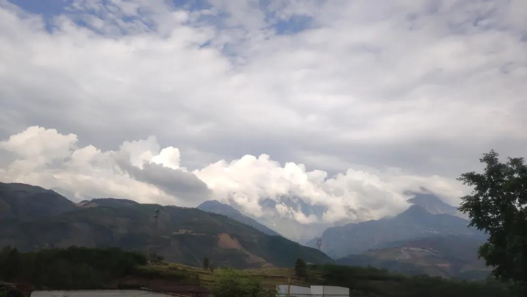路上風(fēng)景1.jpg